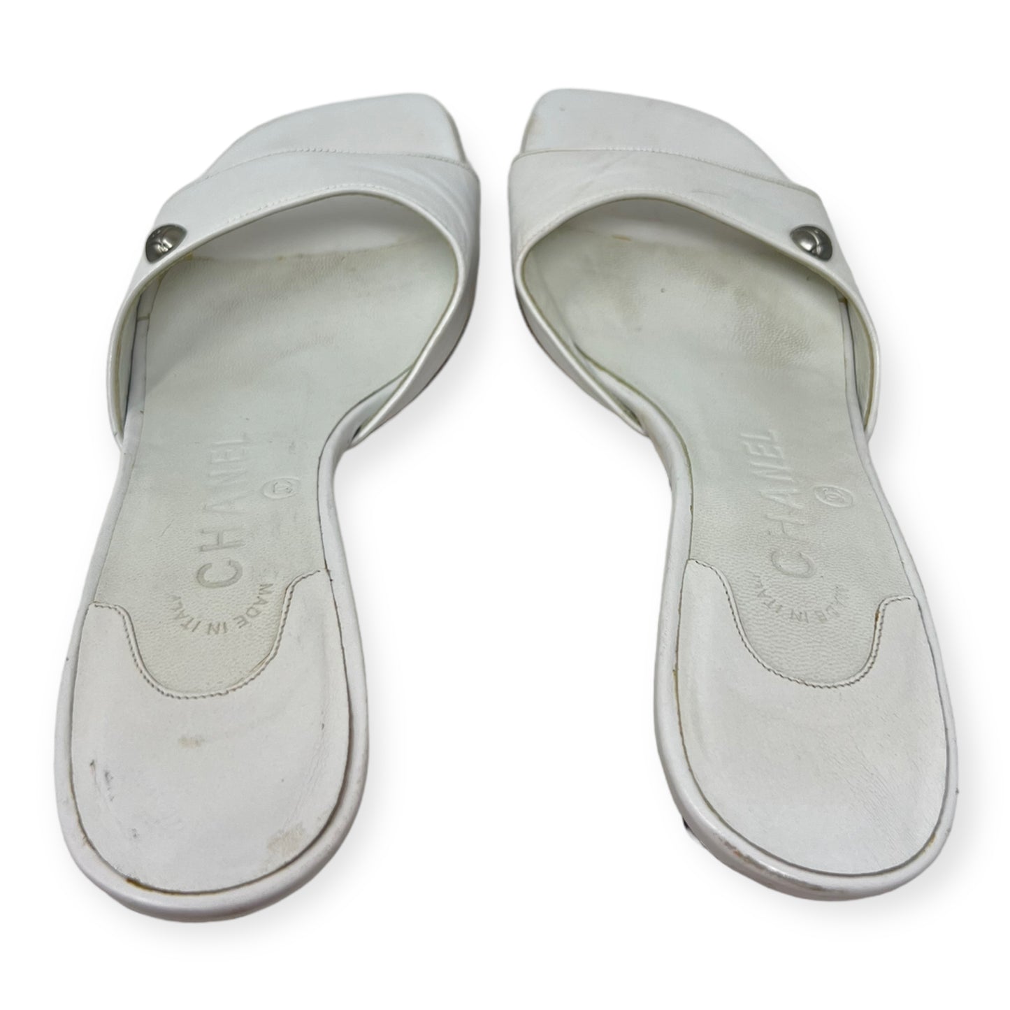 CHANEL White Leather CC Logo Slides Sandals