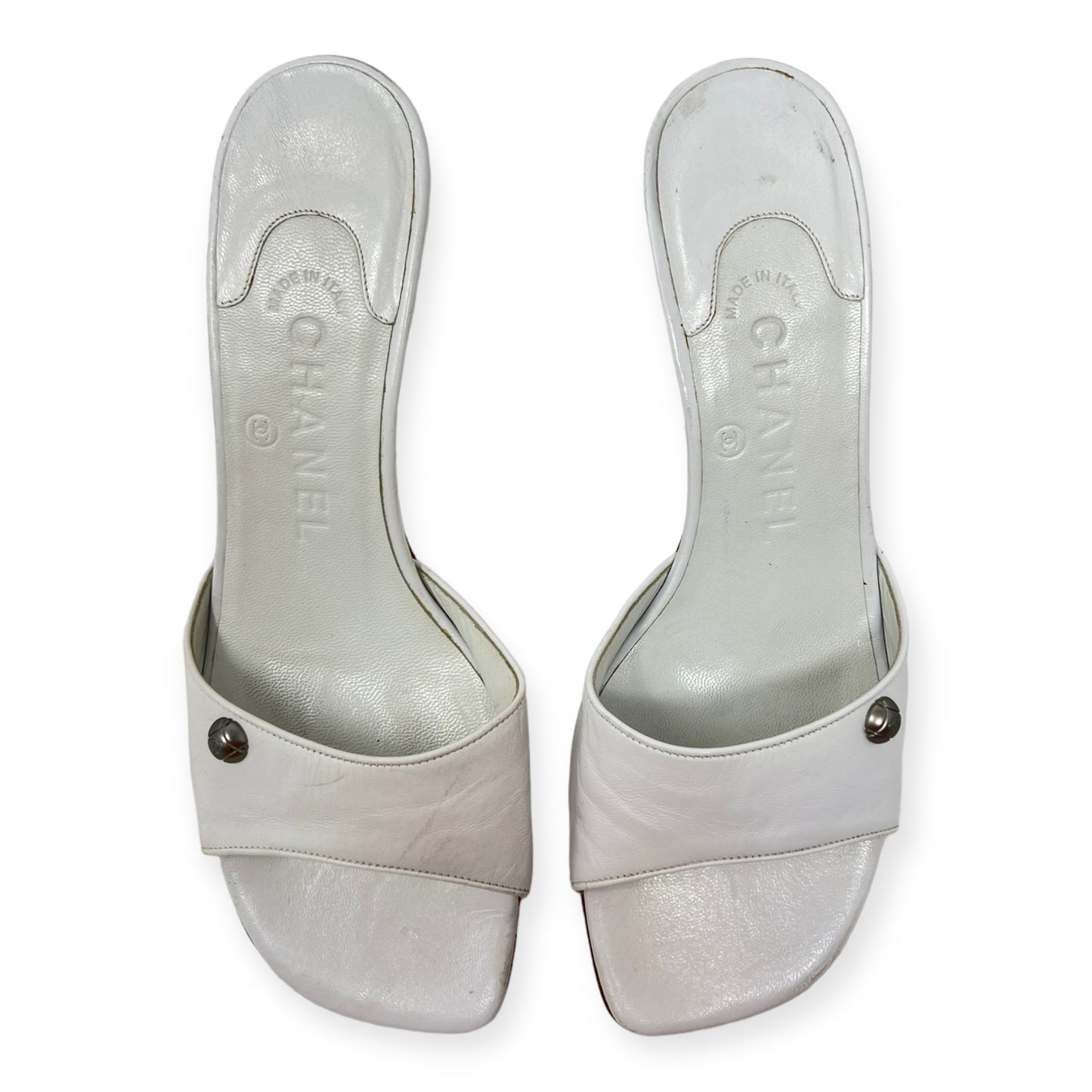 CHANEL White Leather CC Logo Slides Sandals