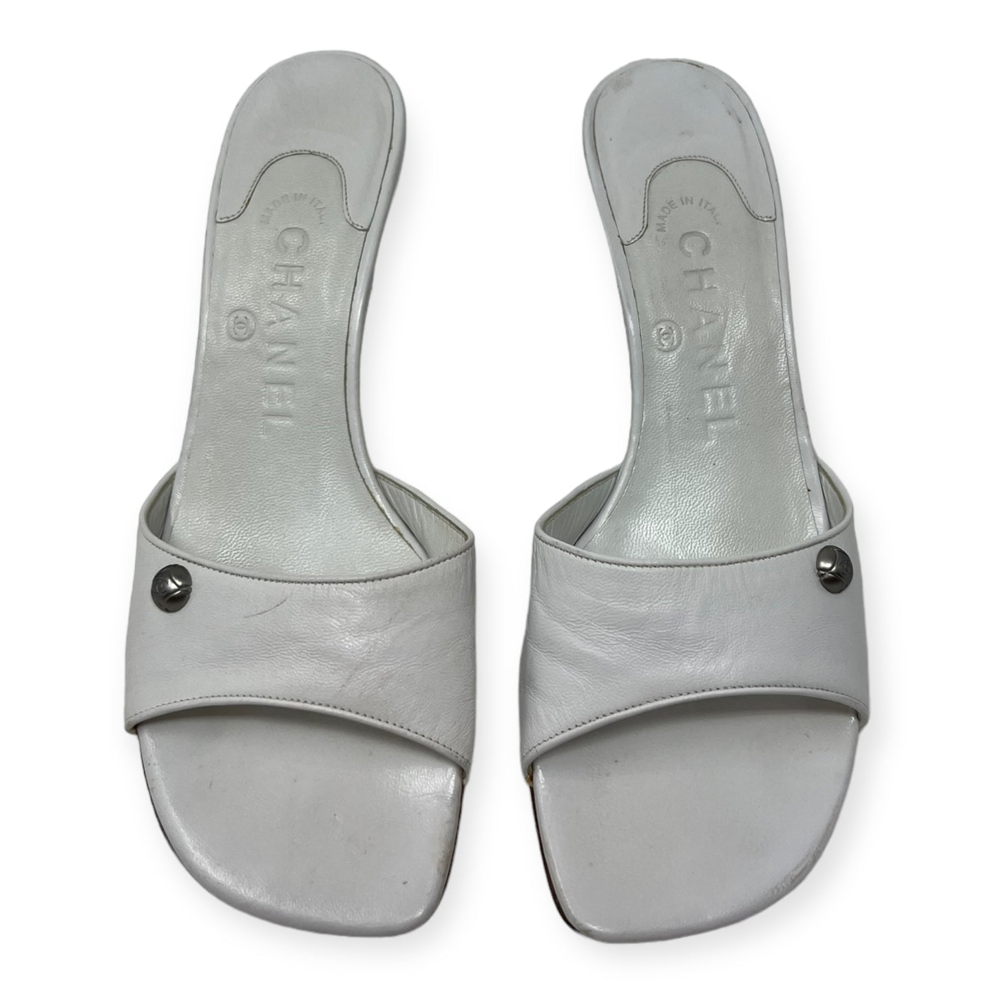 CHANEL White Leather CC Logo Slides Sandals